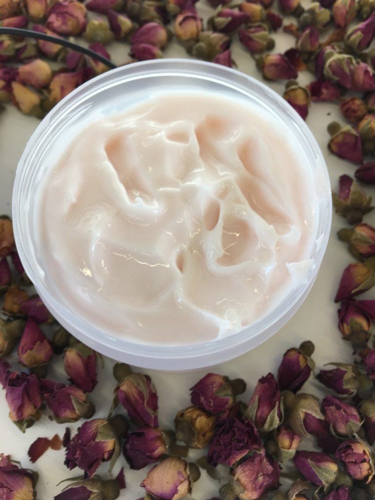 Cream 3368937 1280 768x1024