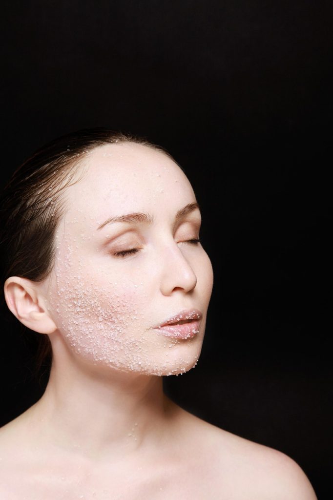 WOMAN WITH FACE MASK